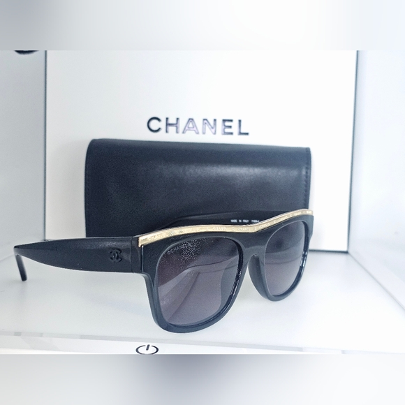 Chanel Sunglasses Semi Square cateye shape. Gold trimming  71705-A Black - Picture 11 of 11